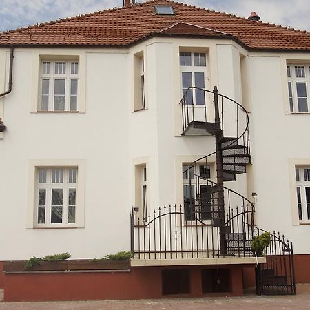Palacyk W Pakosci Hotel Εξωτερικό φωτογραφία